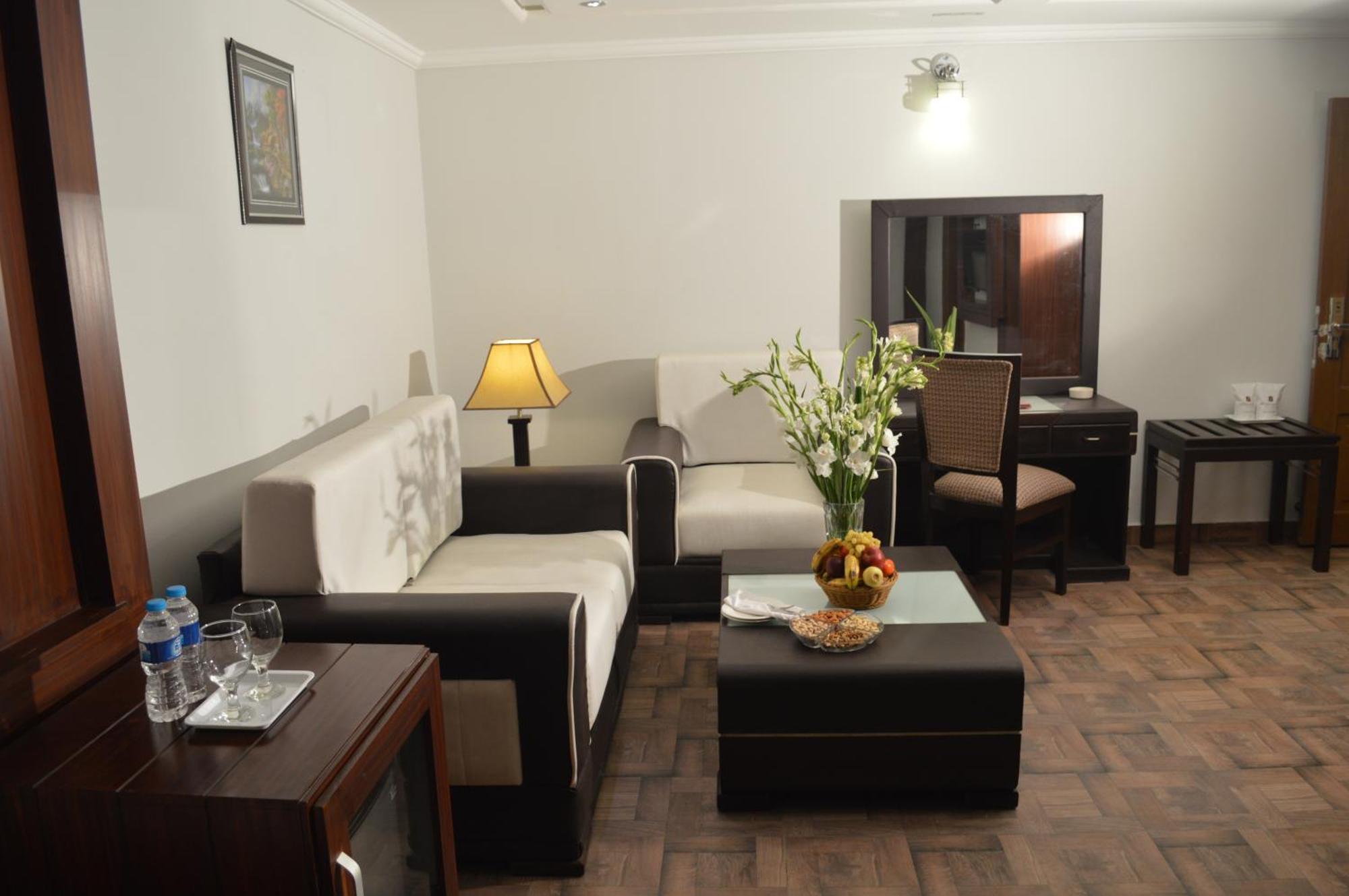 Fort Continental Hotel Пешавар Экстерьер фото