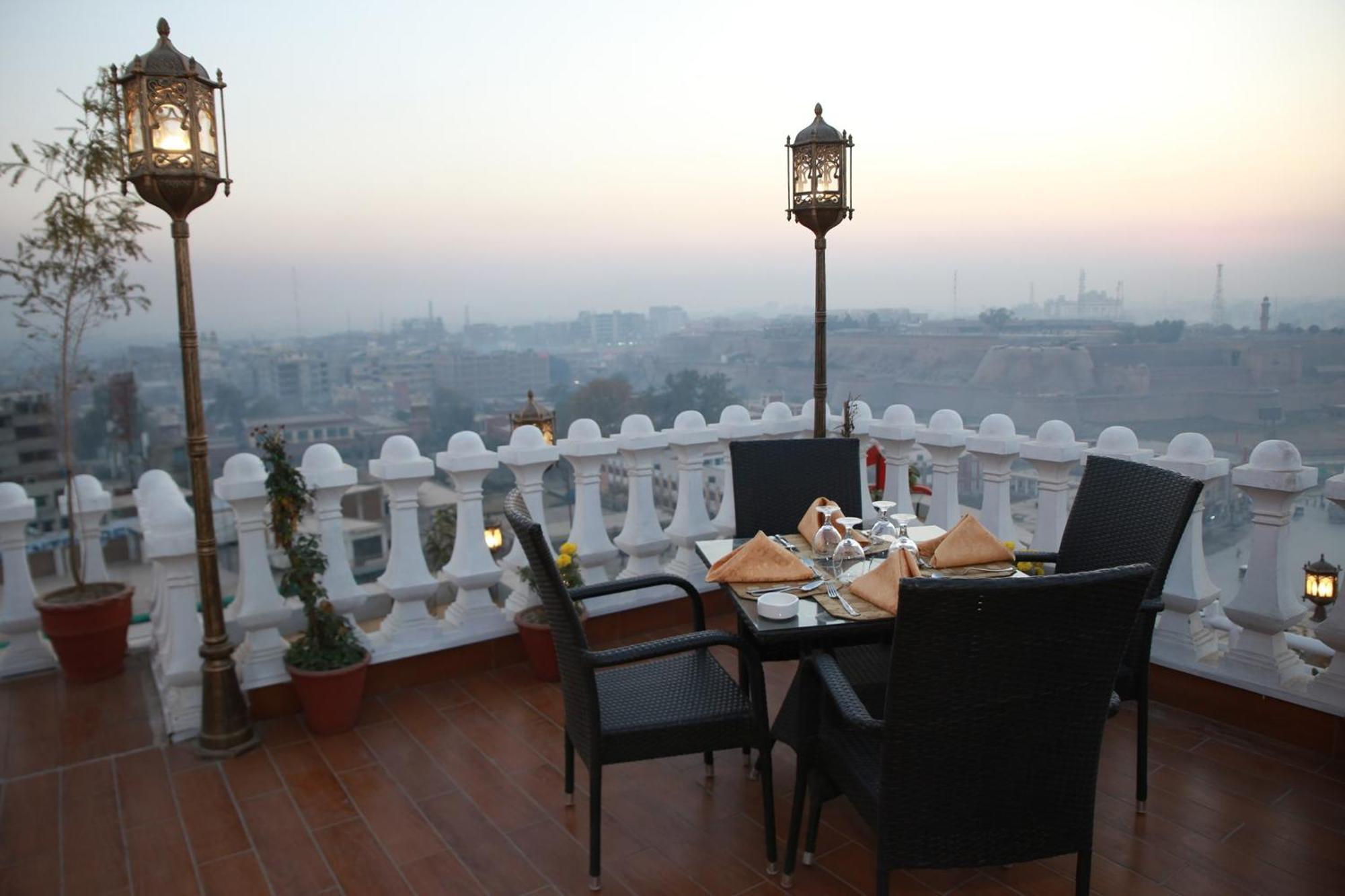 Fort Continental Hotel Пешавар Экстерьер фото